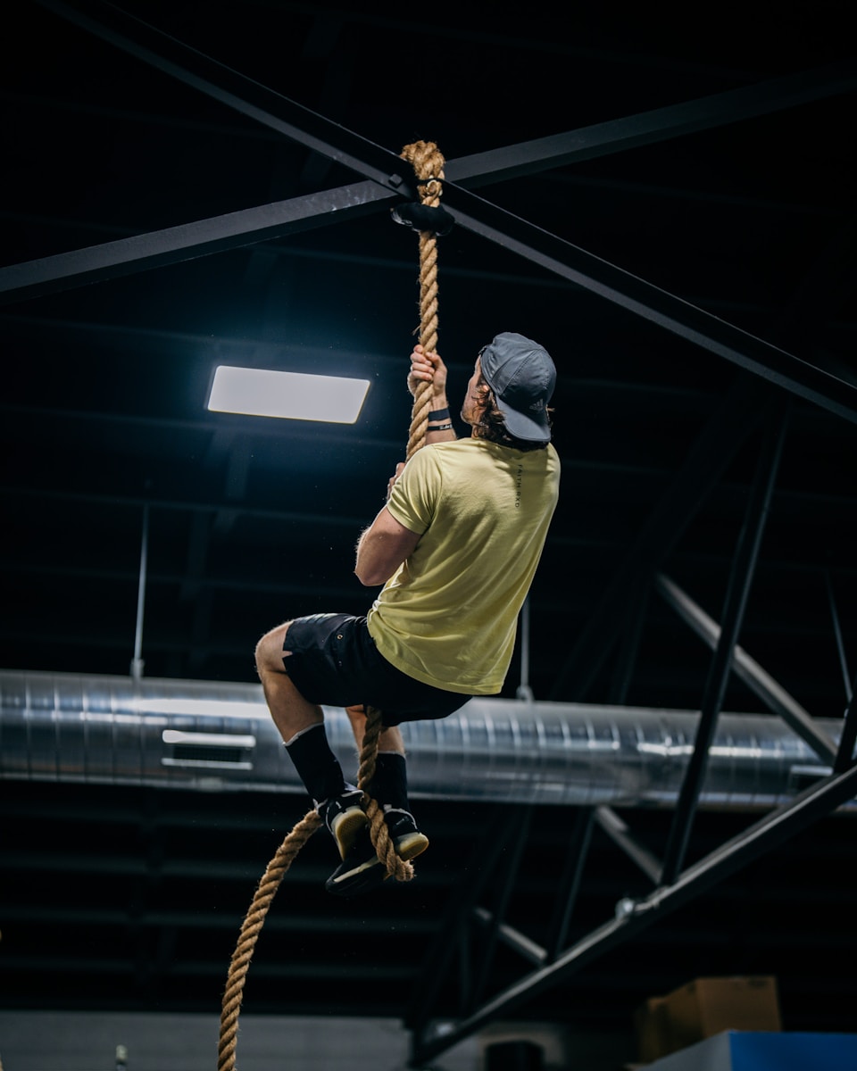 How to do Legless Rope Climb - Strengthguides.com