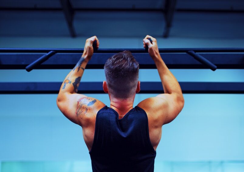 How to do reverse grip pull ups - Strengthguides.com